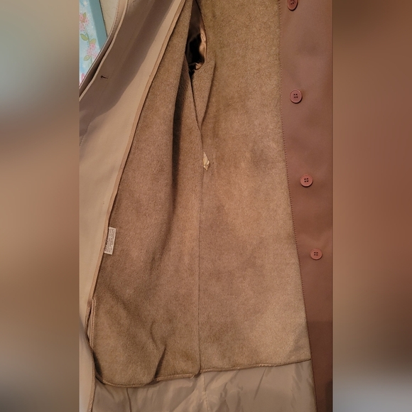Vintage Forecaster of Boston Trench Coat size 16. Zip in liner that can come out - Picture 5 of 8